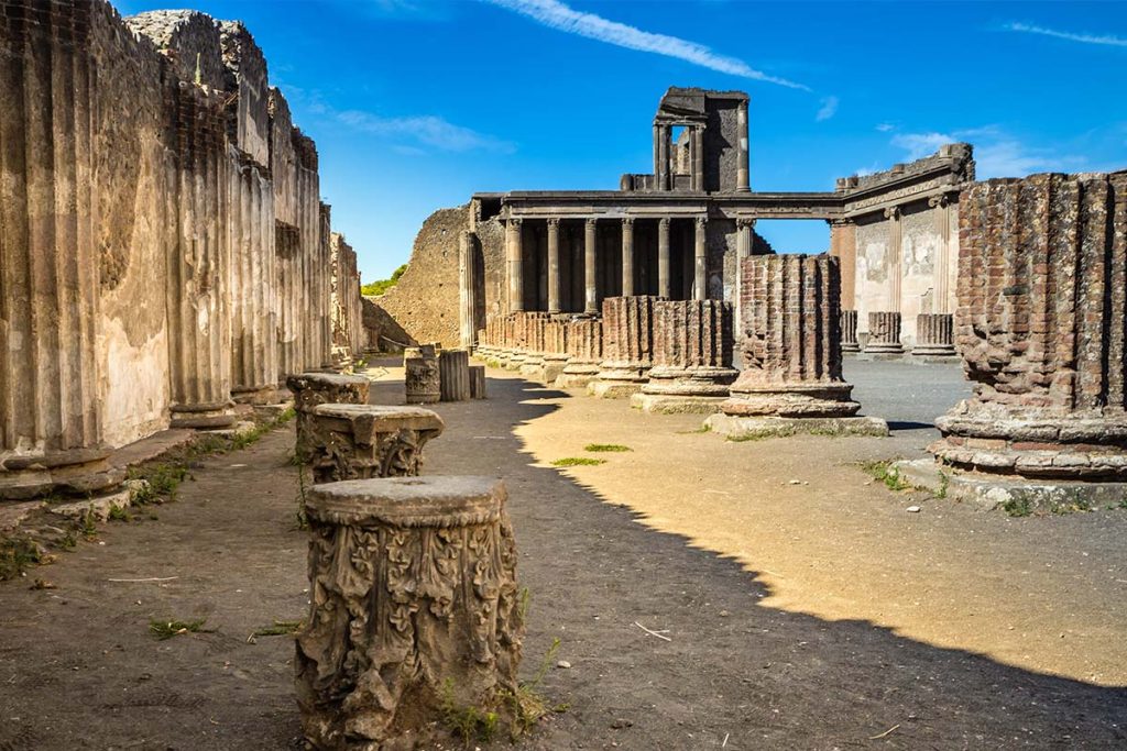Basilica of Pompeii at the forum: day trip from Rome