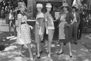 Models wearing creations by Emilio Schuberth at the Pincio, Rome, 1960. © Archivio Luce Cinecittà